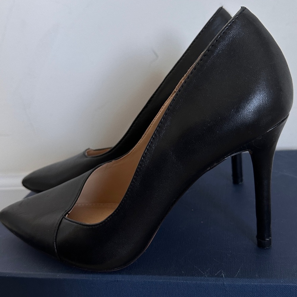 Leather classic heels